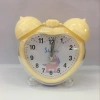 Students use a plastic bedside luminous small alarm clock, a creative, simple and retro alarm clock, and a decorative alarm clock that imitates ringing details Picture